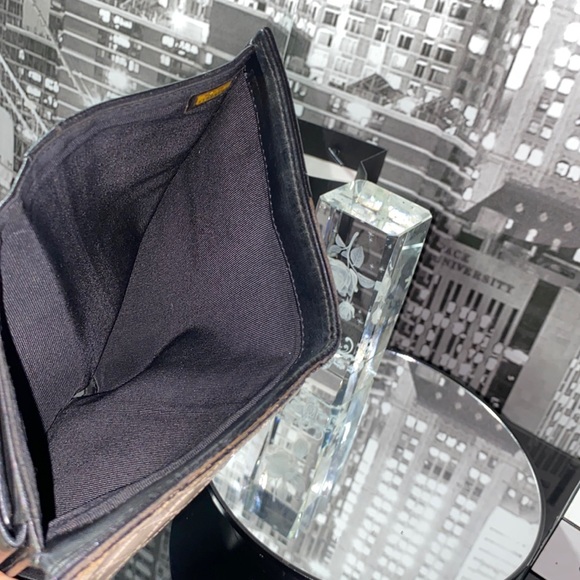 Sold Authentic CHANEL Bicolore Quilted CC Logo Leather Trifold Wallet - Picture 11 of 17